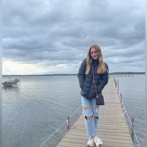 Meet your Posher, Ella